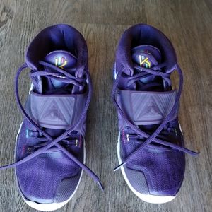 Kyrie Vi youth athletic shoes